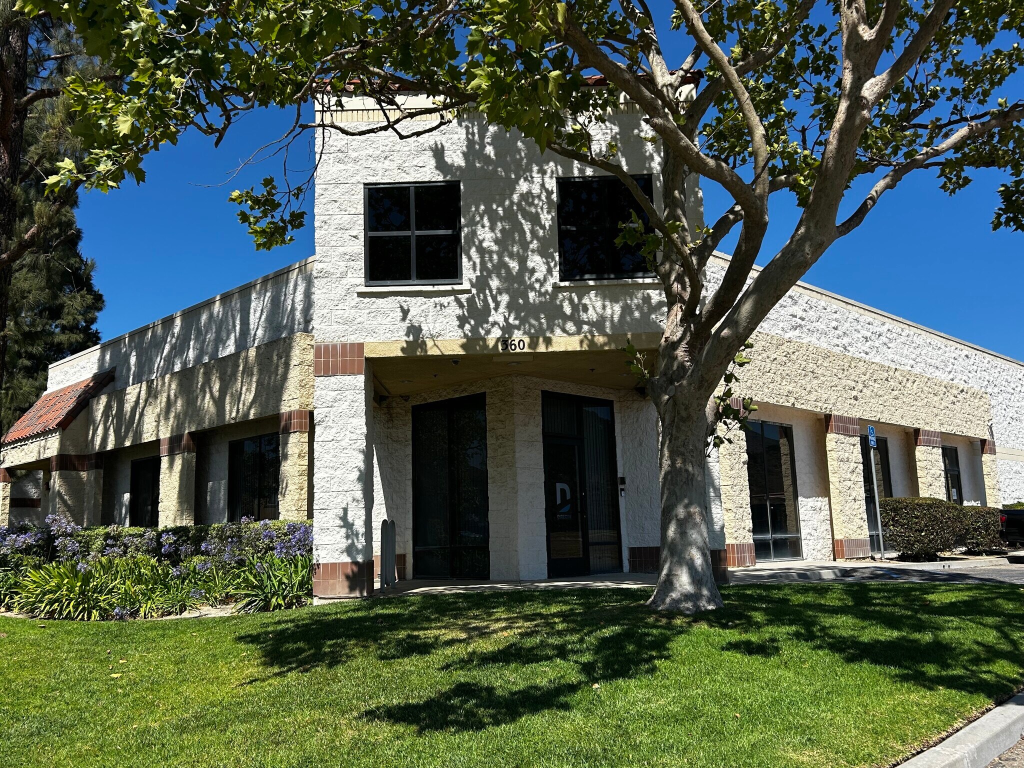 360 Cortez Cir, Camarillo, CA à louer Photo de l’immeuble– Image 1 sur 15
