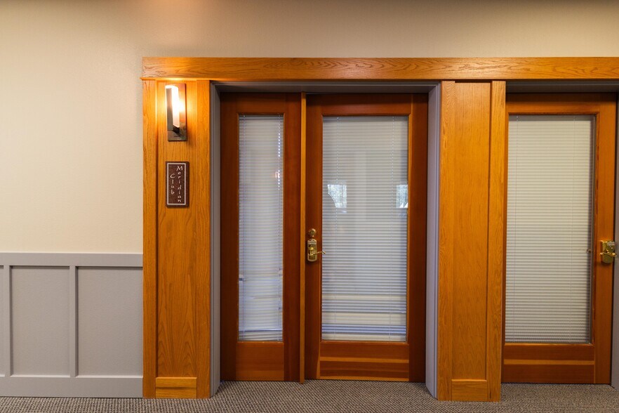 360 Knechtel Way NE, Bainbridge Island, WA à vendre - Photo de l’immeuble – Image 2 sur 25