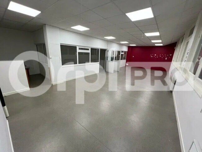 Plus de détails pour Local commercial à louer
