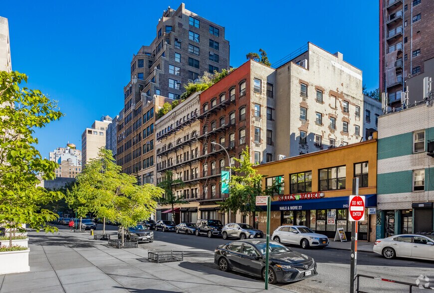 244-252 W 27th St, New York, NY à louer - Photo de l’immeuble – Image 2 sur 4