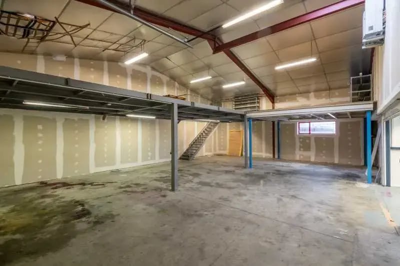 Industriel/Logistique dans Charly à vendre - Photo intérieure – Image 2 sur 12
