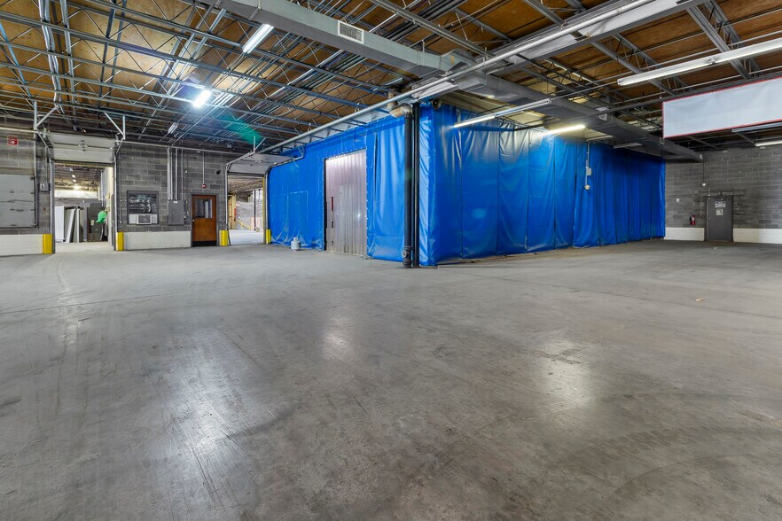 2828 Tobey Dr, Indianapolis, IN à louer - Photo de l’immeuble – Image 3 sur 16