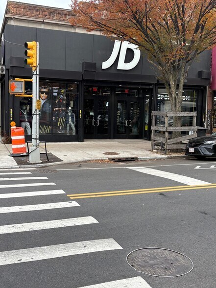 1645 Pitkin Ave, Brooklyn, NY à vendre - Photo de l’immeuble – Image 3 sur 8