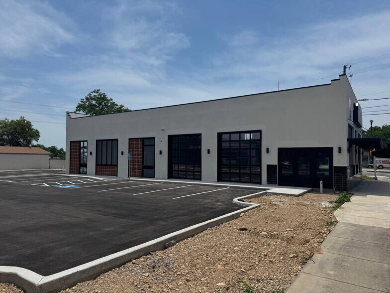 100 Blanco Rd, San Antonio, TX à louer - Photo de l’immeuble – Image 2 sur 7