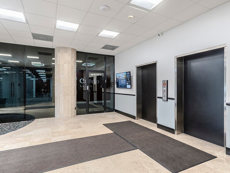 2151 W Hillsboro Blvd, Deerfield Beach, FL à louer - Hall d’entrée – Image 3 sur 6