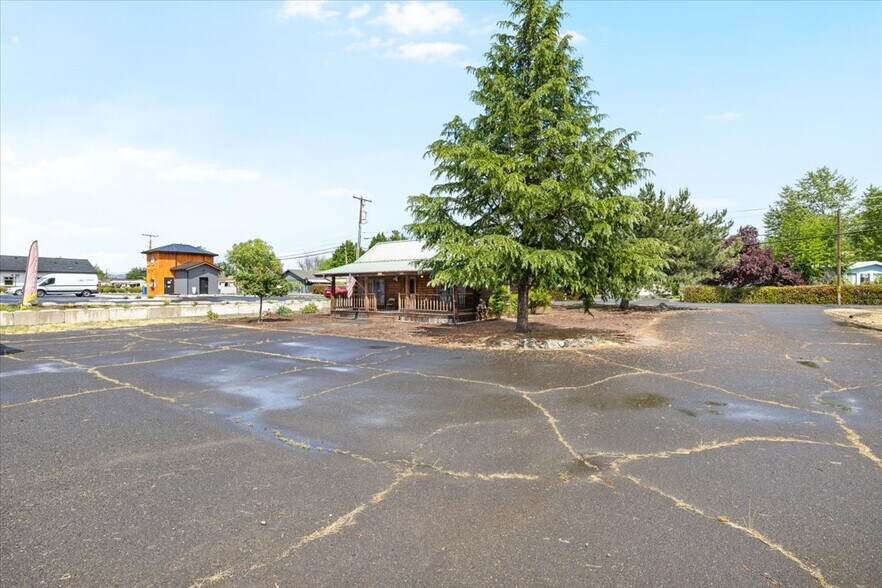 10744 OR-62, Eagle Point, OR à vendre - Photo de l’immeuble – Image 2 sur 13