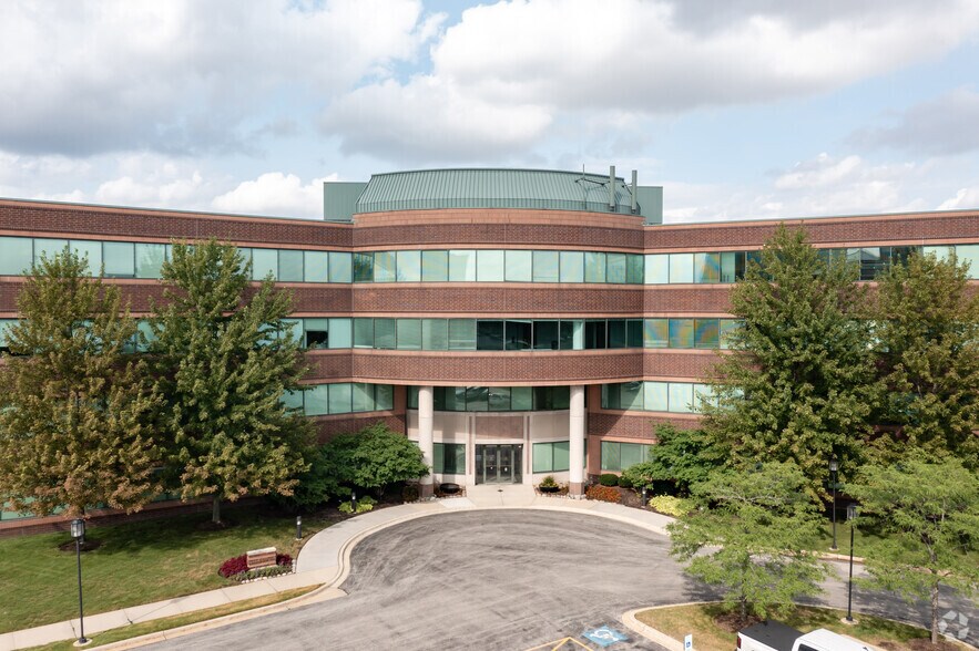 333 Pierce Rd, Itasca, IL à louer - Photo de l’immeuble – Image 3 sur 9