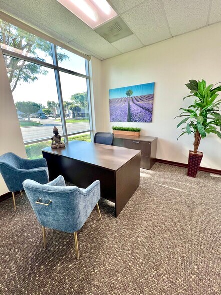 2244 Faraday Ave, Carlsbad, CA à louer - Photo de l’immeuble – Image 1 sur 16