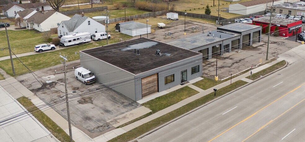 30201 Little Mack Ave, Roseville, MI à louer - Photo de l’immeuble – Image 3 sur 3