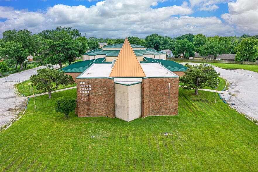 8730 E Skelly Dr, Tulsa, OK à vendre - Photo de l’immeuble – Image 3 sur 6