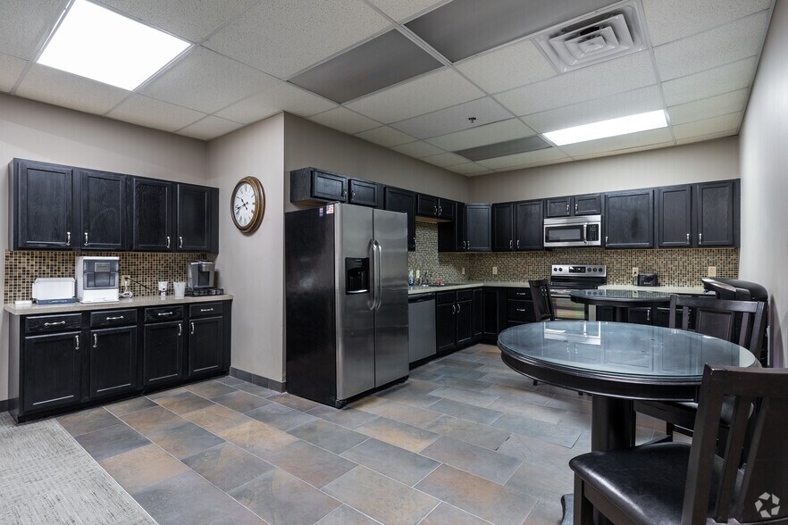 1600 N State Route 291, Independence, MO à louer - Photo de l’immeuble – Image 2 sur 11