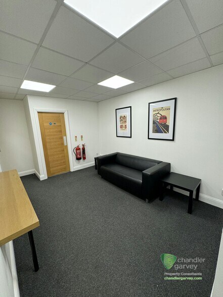 63-65 Woodside Rd, Amersham à louer - Photo de l’immeuble – Image 3 sur 12