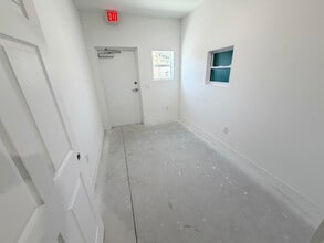 1602 SE South Niemeyer Cir, Port Saint Lucie, FL à louer Photo intérieure– Image 2 sur 3