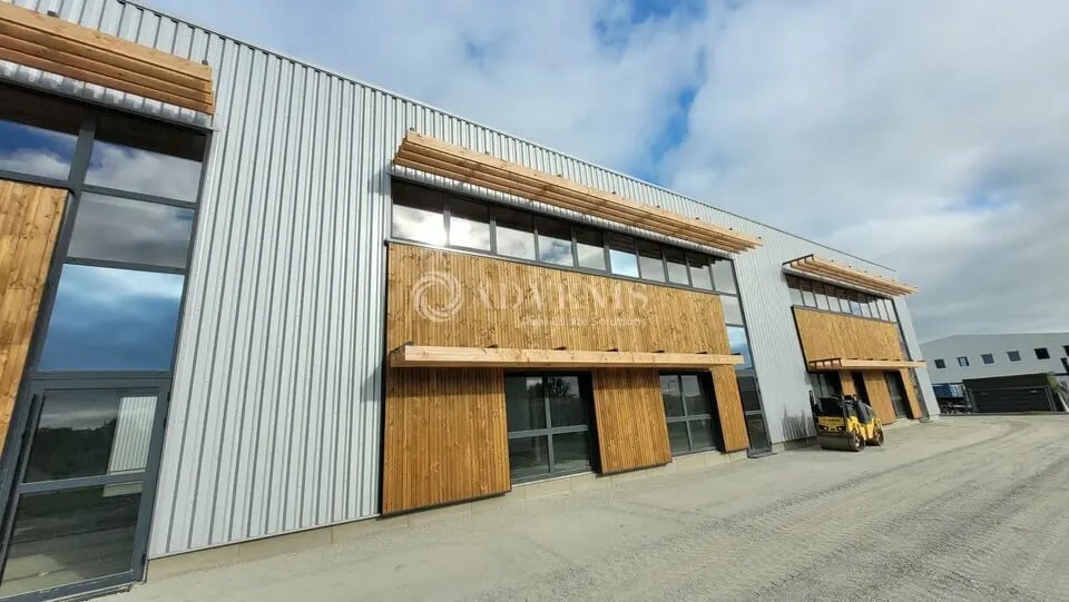 Local d'activités dans GRANDCHAMP-DES-FONTAINES à vendre - Photo de l’immeuble – Image 2 sur 3