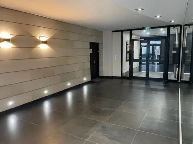 50-52 Rue Gustave Delory, Lille à louer - Hall d’entrée – Image 3 sur 12