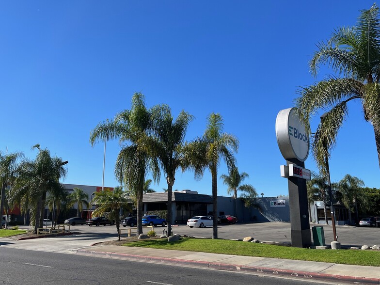 7015 Knott Ave, Buena Park, CA à louer - Photo de l’immeuble – Image 1 sur 3