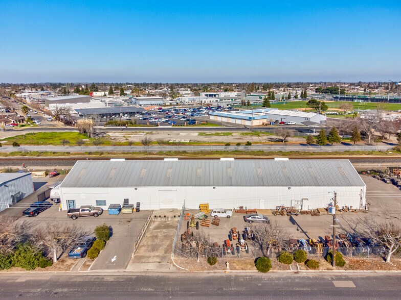301 Wetmore St, Manteca, CA à louer - Photo de l’immeuble – Image 3 sur 7