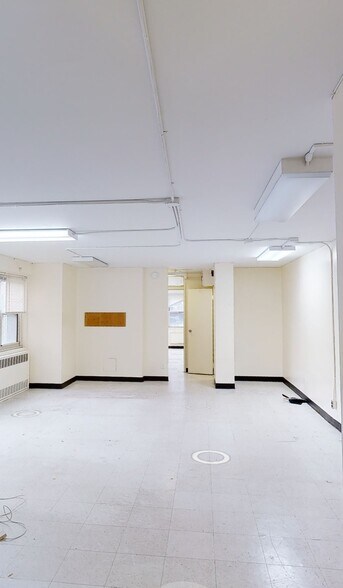 5910 Queens Blvd, Woodside, NY à louer - Numérisation 3D Matterport – Image 2 sur 26