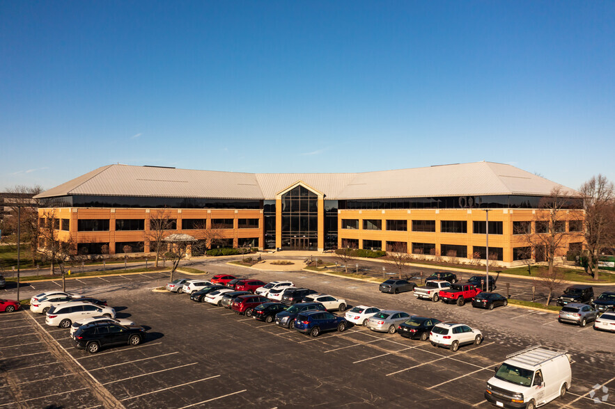 555 W Pierce Rd, Itasca, IL à louer - Photo de l’immeuble – Image 1 sur 6