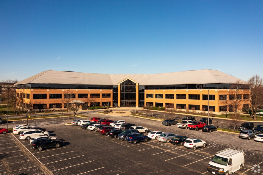555 W Pierce Rd, Itasca, IL à louer - Photo principale – Image 1 sur 7