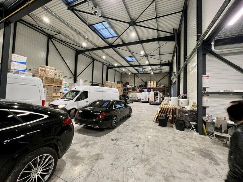 Local d'activités dans Tremblay-en-France à vendre - Photo intérieure – Image 2 sur 3