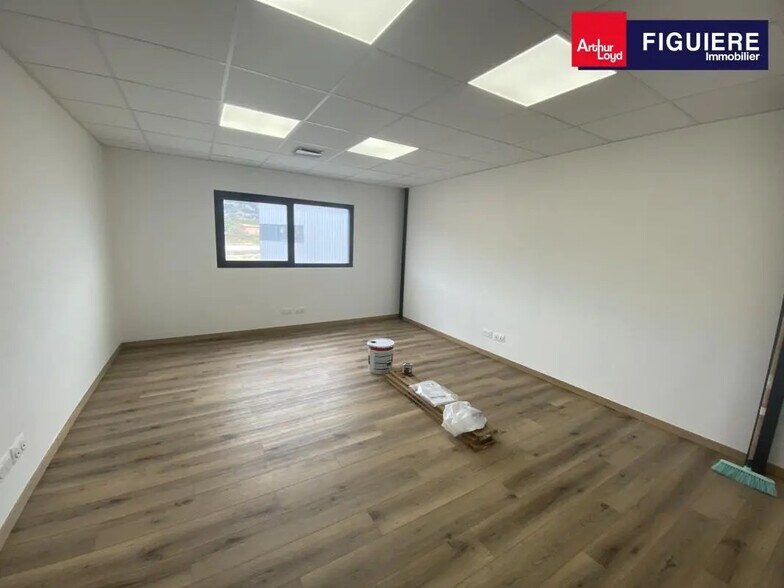 Bureau dans Salon-de-Provence à louer - Photo de l’immeuble – Image 2 sur 8