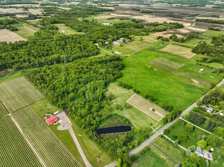 438 E SNOW Rd, Baroda, MI à vendre - Photo de l’immeuble – Image 2 sur 5