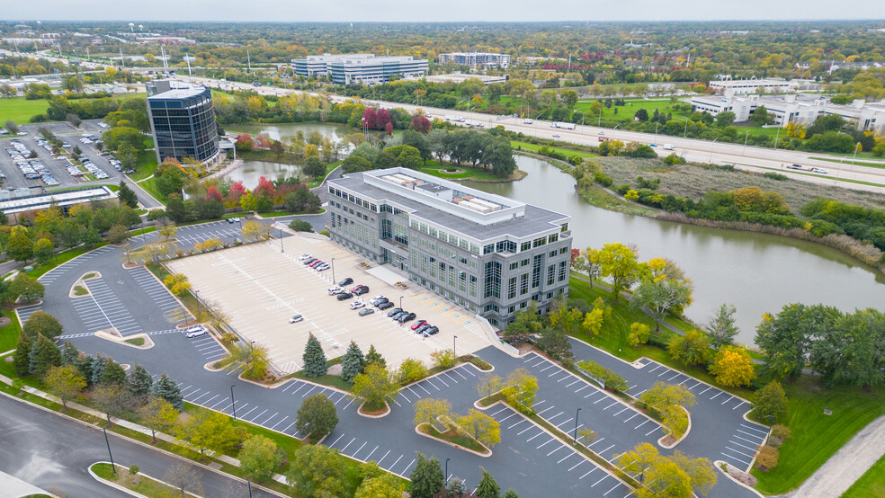 2056 Westings Ave, Naperville, IL à louer - Photo de l’immeuble – Image 3 sur 9