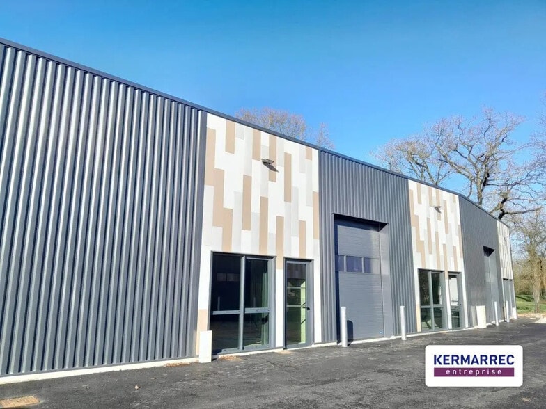 Local d'activités dans Pleumeleuc à vendre - Photo de l’immeuble – Image 2 sur 5