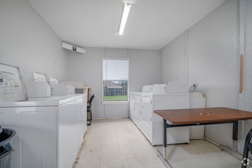 150 Industrial Blvd, Cuero, TX à vendre - Photo de l’immeuble – Image 3 sur 16