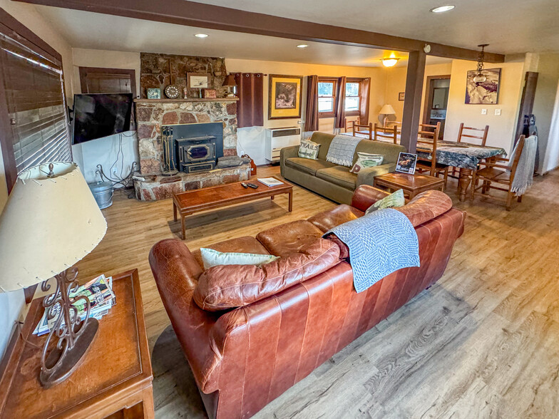40105 Big Bear Blvd, Big Bear Lake, CA à vendre - Photo de l’immeuble – Image 2 sur 71