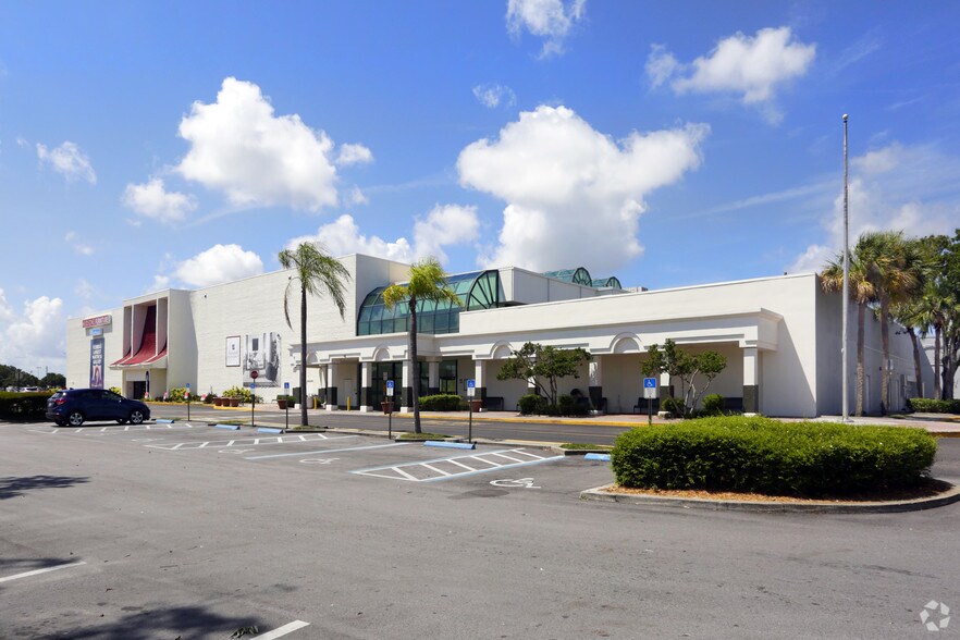 303 US 301st Blvd W, Bradenton, FL à louer - Photo de l’immeuble – Image 2 sur 26