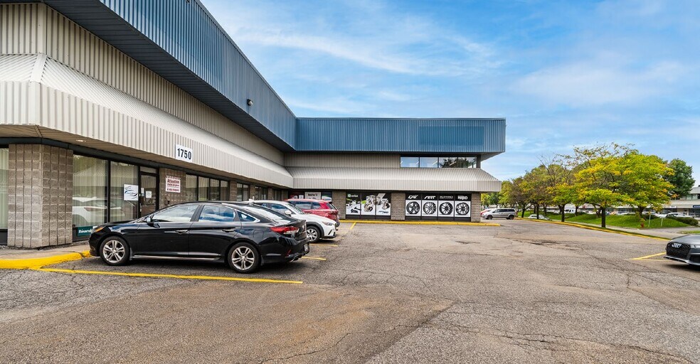 1730-1790 Av Newton, Québec, QC à louer - Photo de l’immeuble – Image 2 sur 4