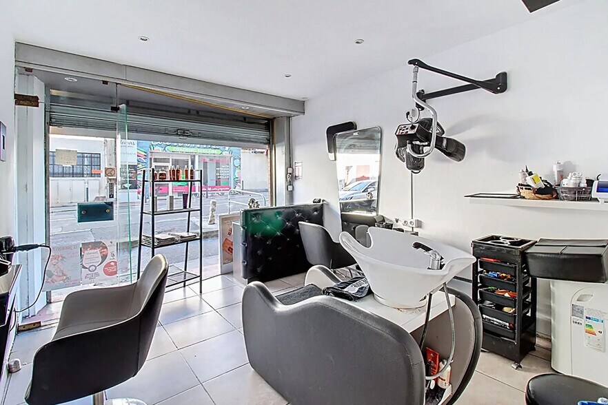 Local commercial dans Draguignan à vendre - Photo de l’immeuble – Image 2 sur 6