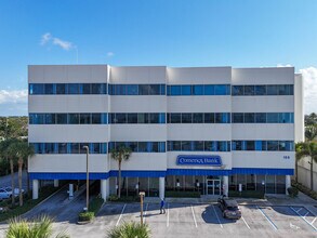155 E Blue Heron Blvd, Riviera Beach, FL à louer Photo de l’immeuble– Image 1 sur 16