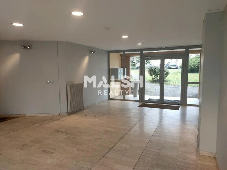 Bureau dans Tassin-la-Demi-Lune à louer - Photo de l’immeuble – Image 2 sur 11