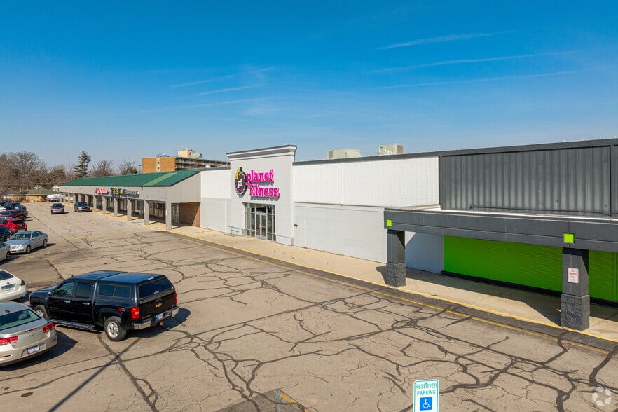 7528 S Anthony Blvd, Fort Wayne, IN à vendre - Photo de l’immeuble – Image 2 sur 14