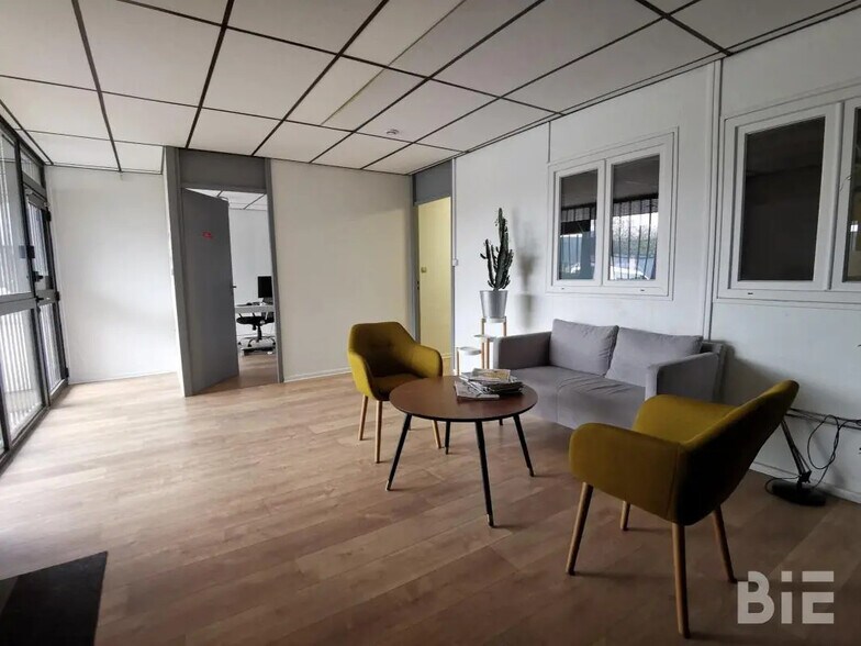 Local d’activités dans Mérignac à louer - Photo de l’immeuble – Image 2 sur 5