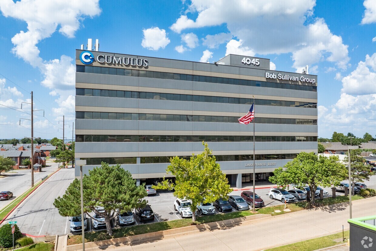 4045 NW 64th St, Oklahoma City, OK à louer Photo de l’immeuble– Image 1 sur 3