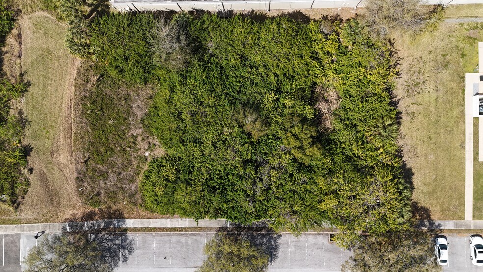 102 Lee St, Oldsmar, FL à vendre - Photo de l’immeuble – Image 3 sur 8
