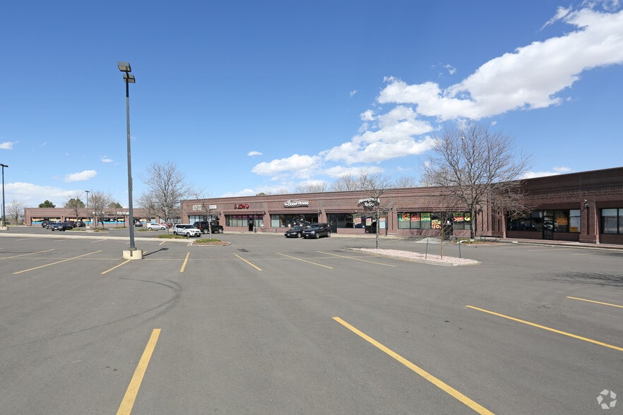 310-386 S Chambers Rd, Aurora, CO à louer - Photo de l’immeuble – Image 2 sur 8