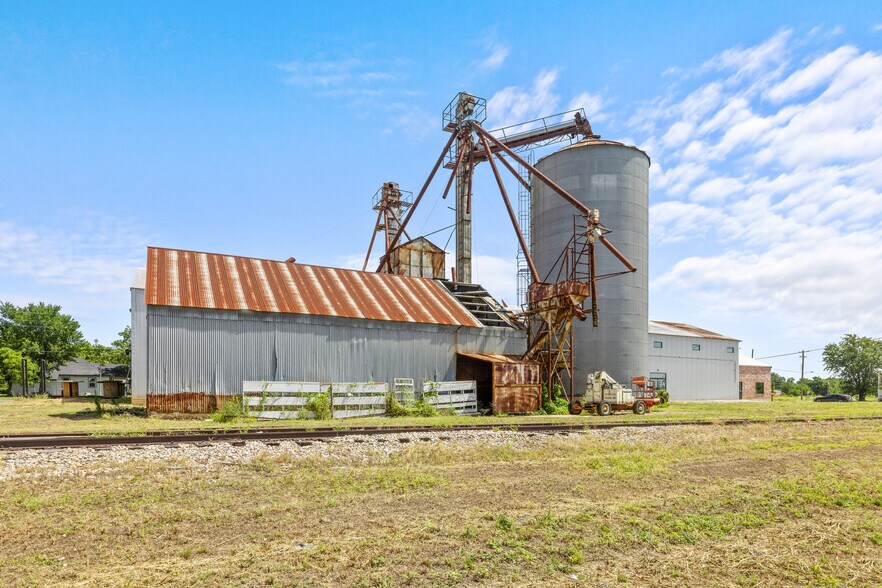 151 5th St St, Honey Grove, TX à vendre - Photo de l’immeuble – Image 2 sur 44