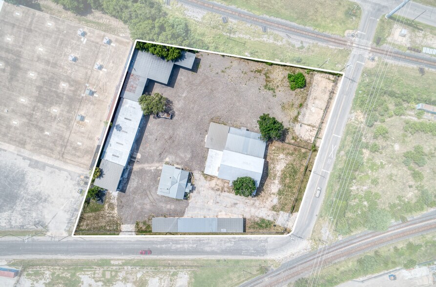 1402 Hoefgen Ave, San Antonio, TX à vendre - Photo de l’immeuble – Image 2 sur 20