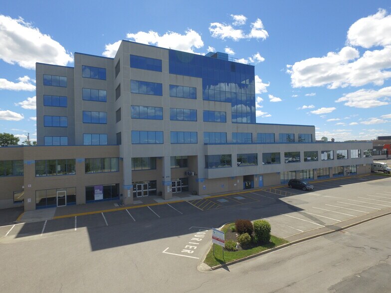 275 Main St, Bathurst, NB à louer - Photo de l’immeuble – Image 2 sur 4