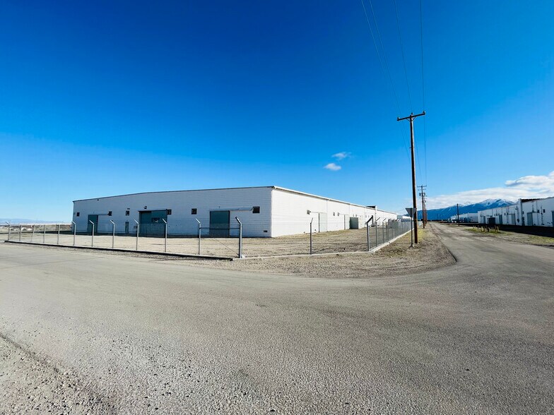SELLER FINANCING AVAILABLE - Industrial portefeuille de 4 biens à vendre sur LoopNet.fr - Photo de l’immeuble – Image 3 sur 12