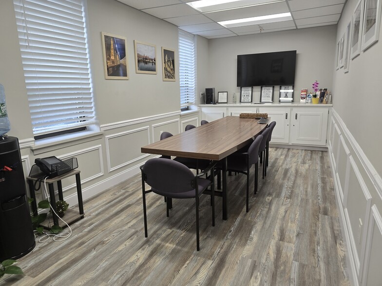 881 Allwood Rd, Clifton, NJ à louer - Photo intérieure – Image 3 sur 7
