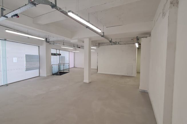 6 Commercial Way, Woking à vendre - Photo intérieure – Image 3 sur 7