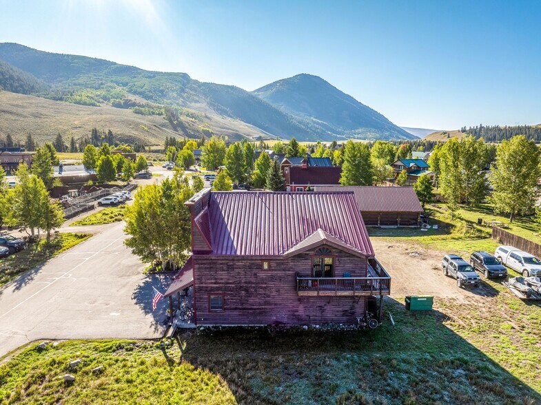 81 Gillaspey Ave, Crested Butte, CO à vendre - Photo de l’immeuble – Image 3 sur 51