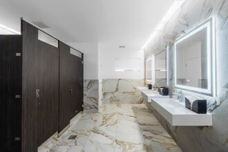 8255 W Sunset Blvd, West Hollywood, CA à louer Photo intérieure– Image 1 sur 8