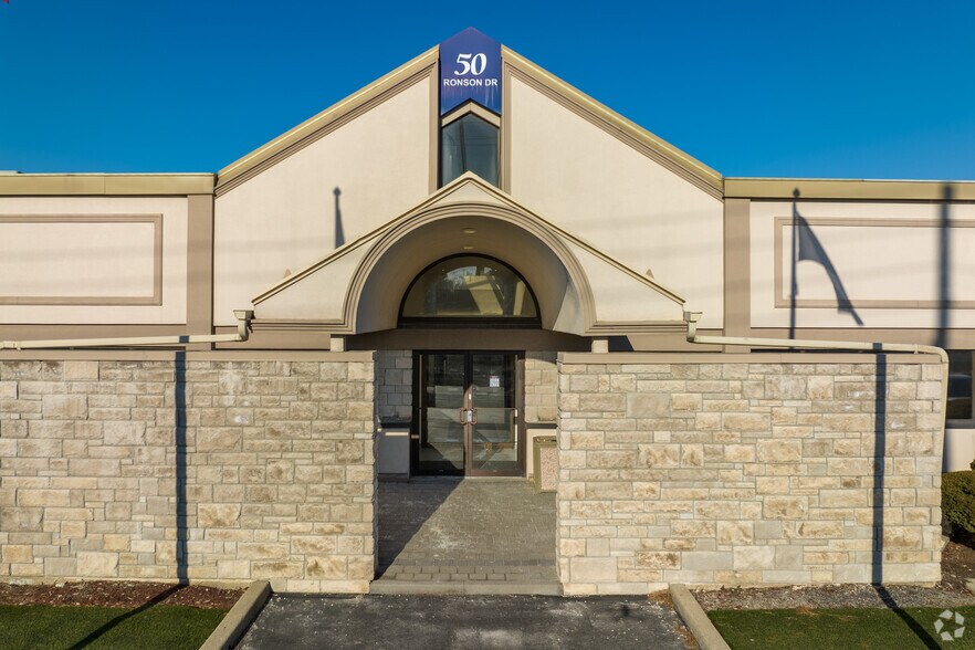 50 Ronson Dr, Toronto, ON à louer - Photo de l’immeuble – Image 3 sur 6